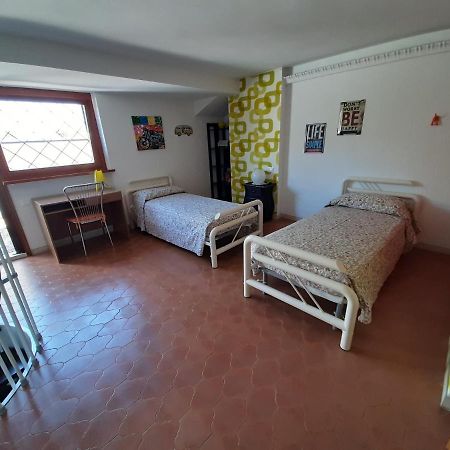 Appartamento Genziana - Con Vista Piscina E Garage Sirmione Dış mekan fotoğraf