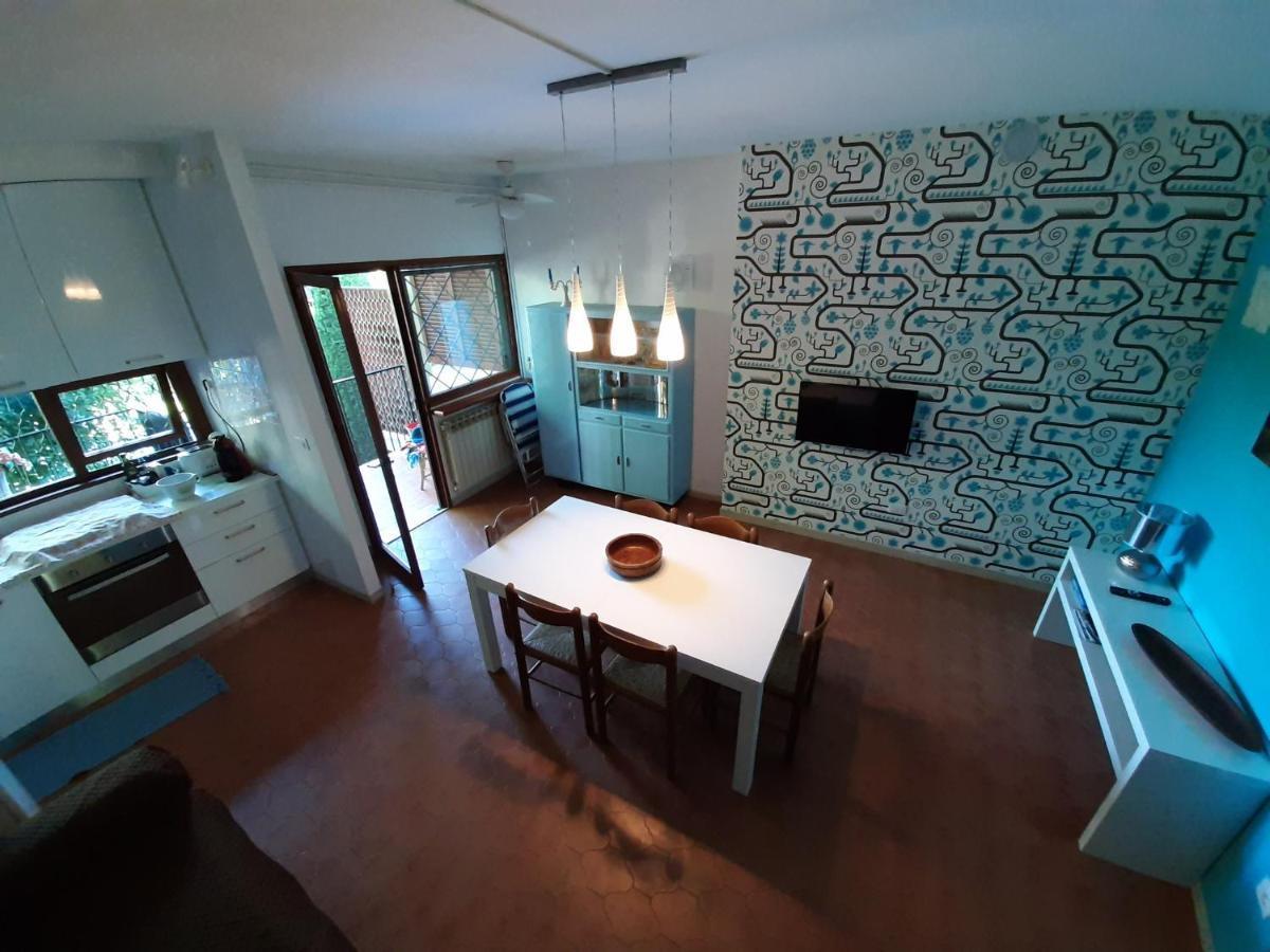 Appartamento Genziana - Con Vista Piscina E Garage Sirmione Dış mekan fotoğraf