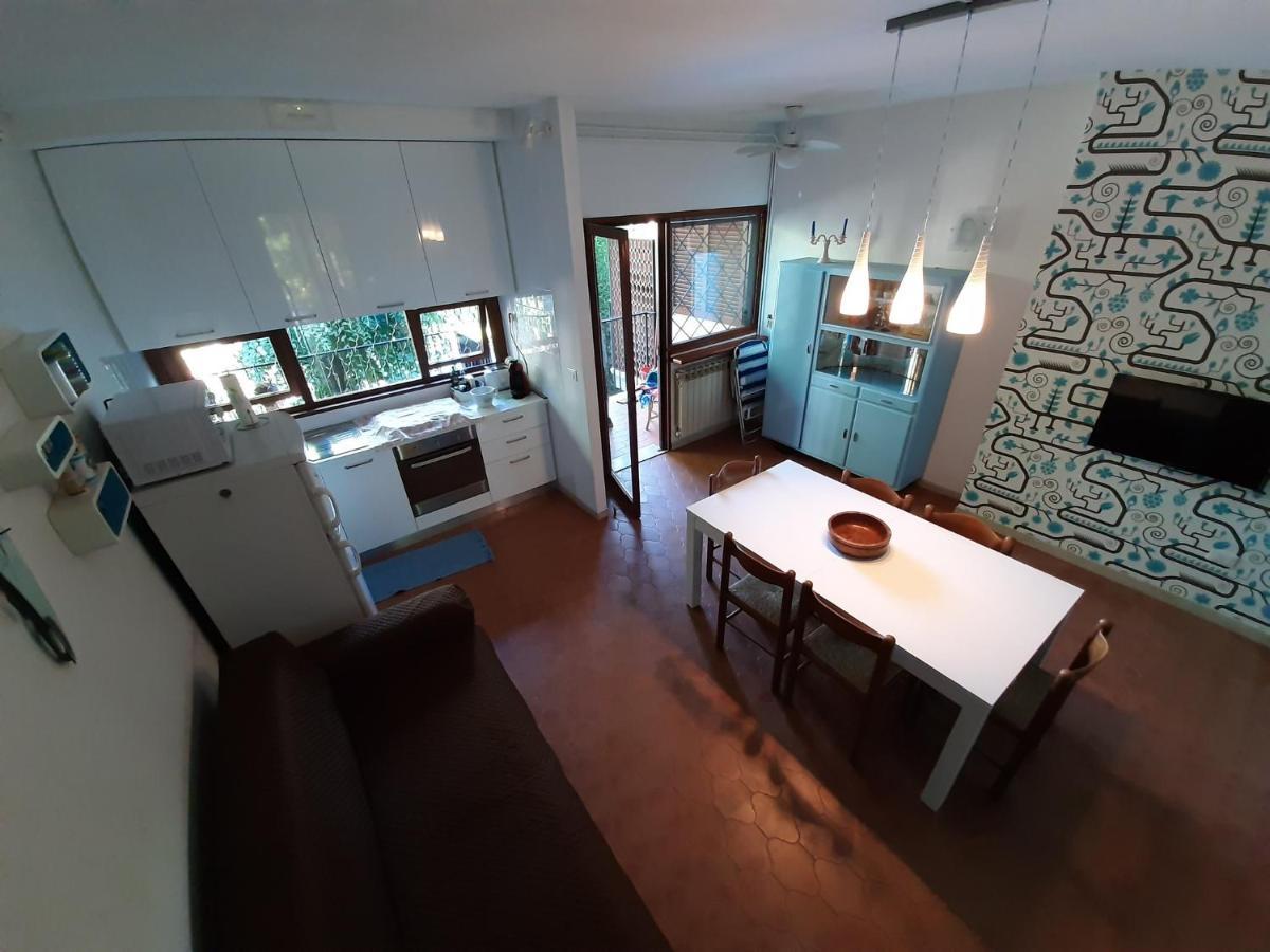 Appartamento Genziana - Con Vista Piscina E Garage Sirmione Dış mekan fotoğraf