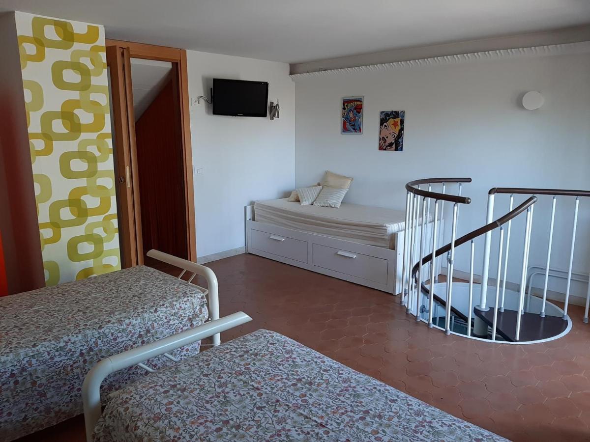 Appartamento Genziana - Con Vista Piscina E Garage Sirmione Dış mekan fotoğraf
