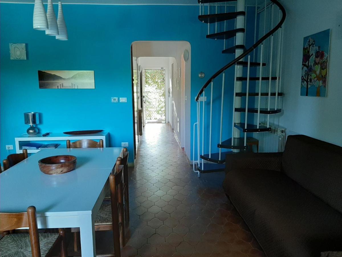 Appartamento Genziana - Con Vista Piscina E Garage Sirmione Dış mekan fotoğraf